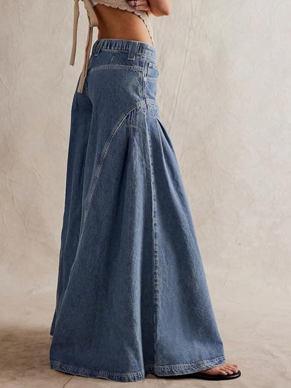 High-waist blue denim jeans with dramatic wide legs for a bold silhouette. Craft - Picture 4 of 4